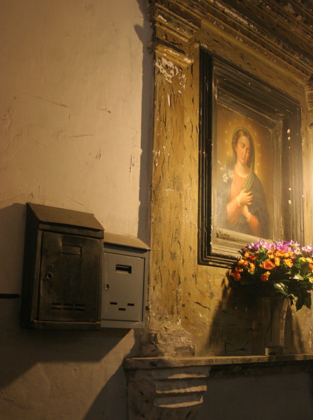 Ex-voto dans l'entrée d'un immeuble, Naples