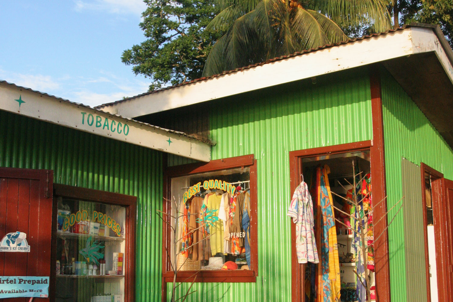 Épicerie et boutique de souvenirs de Port Glaud, Mahé