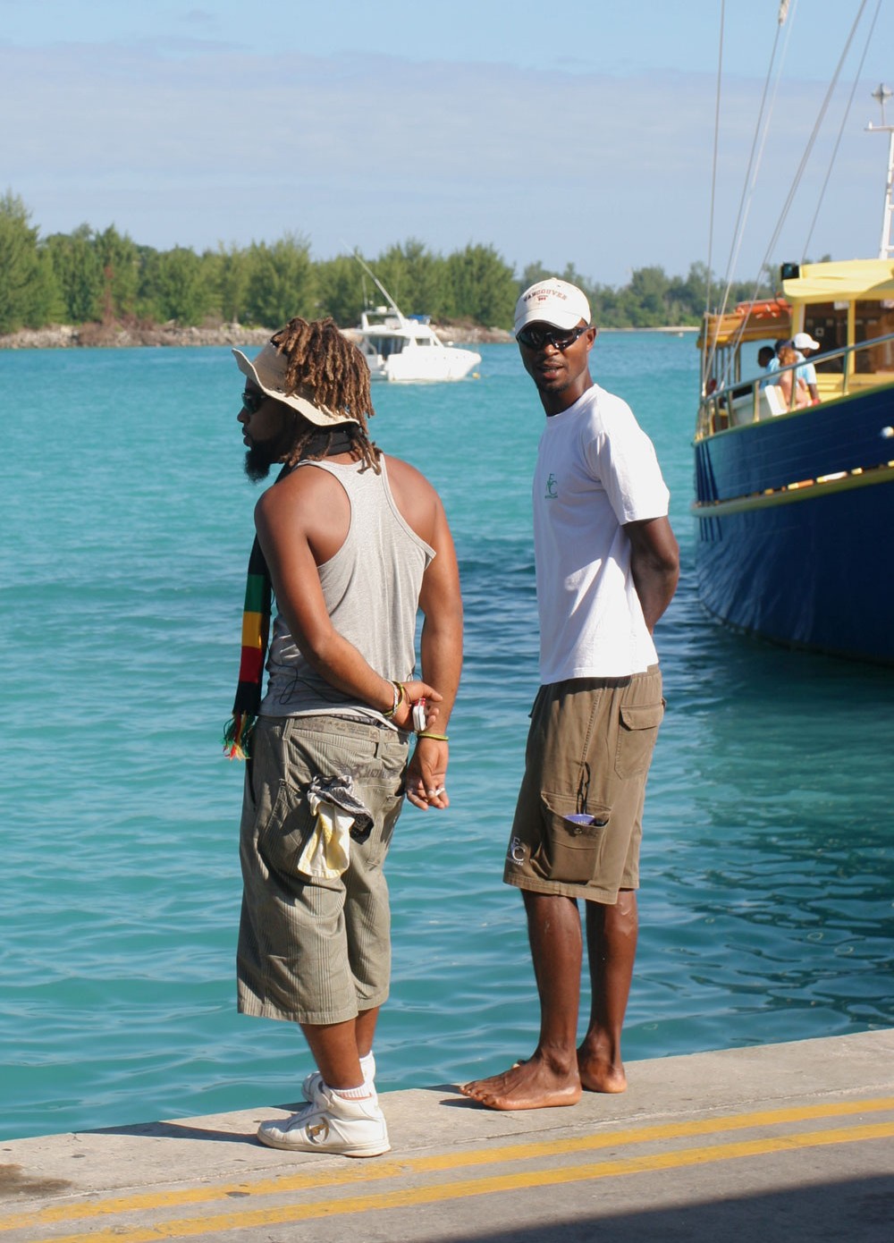 Passagers du port de Baie Sainte-Anne, Praslin
