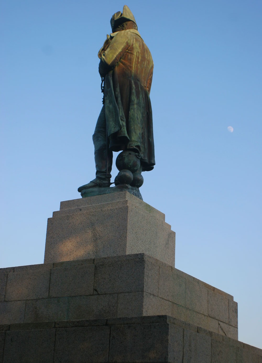 Lever de lune sur la statue de Napoléon 1er, Ajaccio