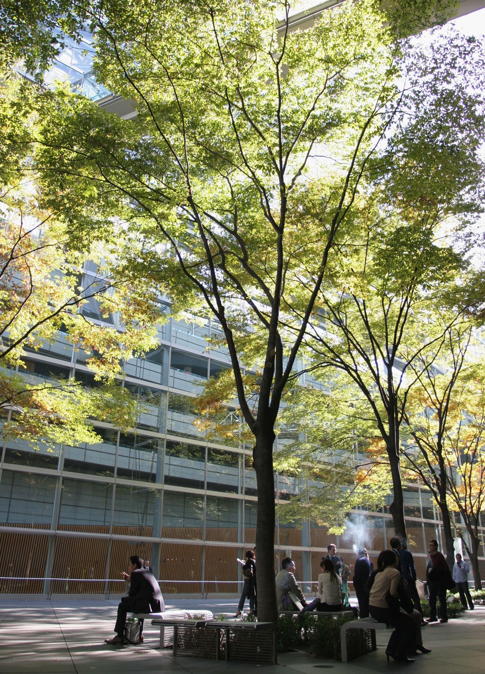 Espace fumeur d'un quartier de bureaux, Tokyo