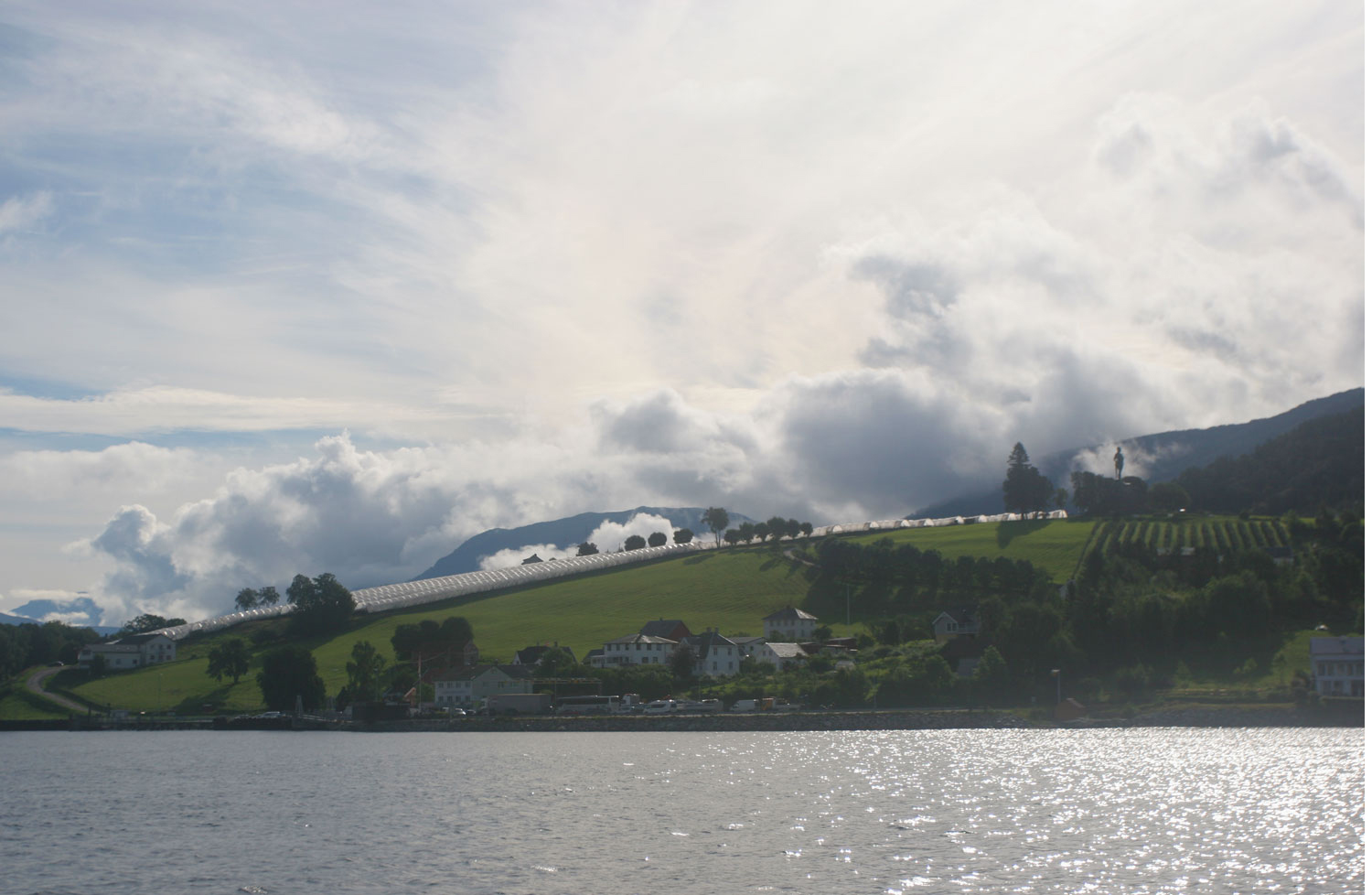 Vue de Vangsnes depuis le bac